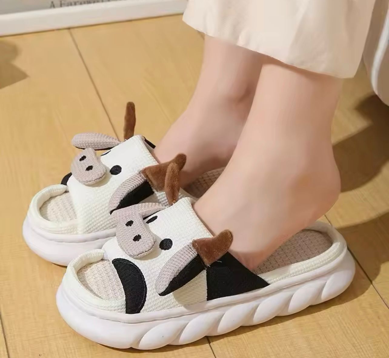 Pantufla con diseño de vaca