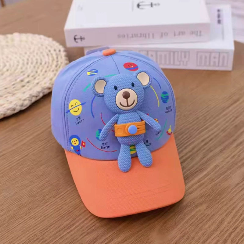 Gorra con motivo de muñeco de oso.